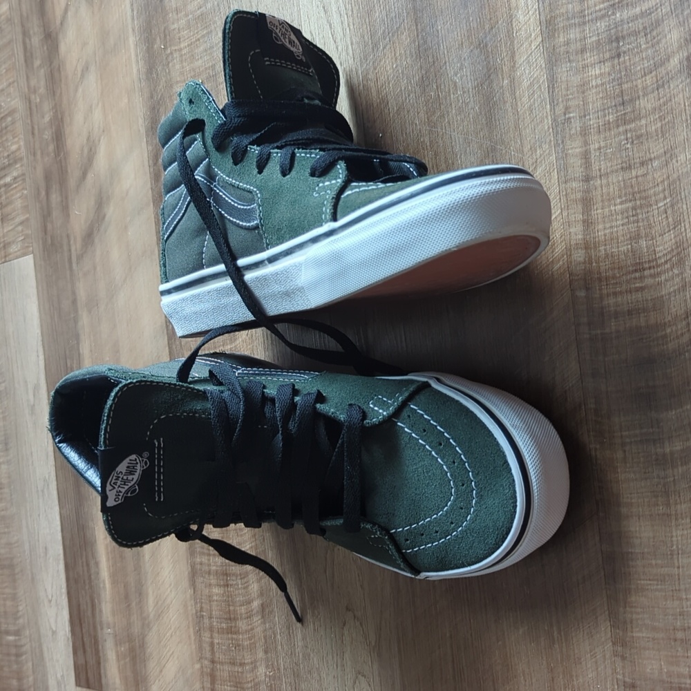 Vans Off The Wall never been worn high top sneakers size 5.5 adult